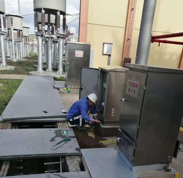 免維護(hù)吸濕器安裝現(xiàn)場(chǎng)02 免維護(hù)吸濕器安裝現(xiàn)場(chǎng)02